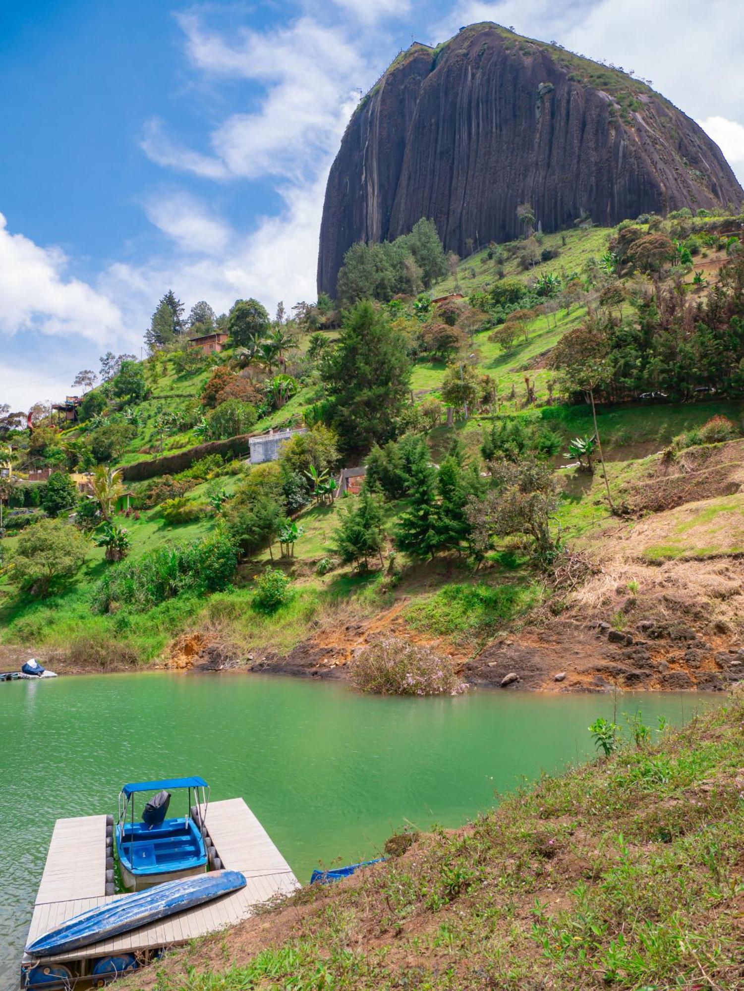 Descanso Bajo La Piedra Del Penol กัวตาเป ภายนอก รูปภาพ